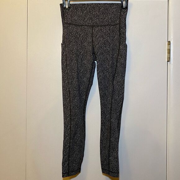 ATHLETA Ultimate Stash Pocket Textured 7/8 Tight Static Black White Women’s XS - Picture 4 of 9